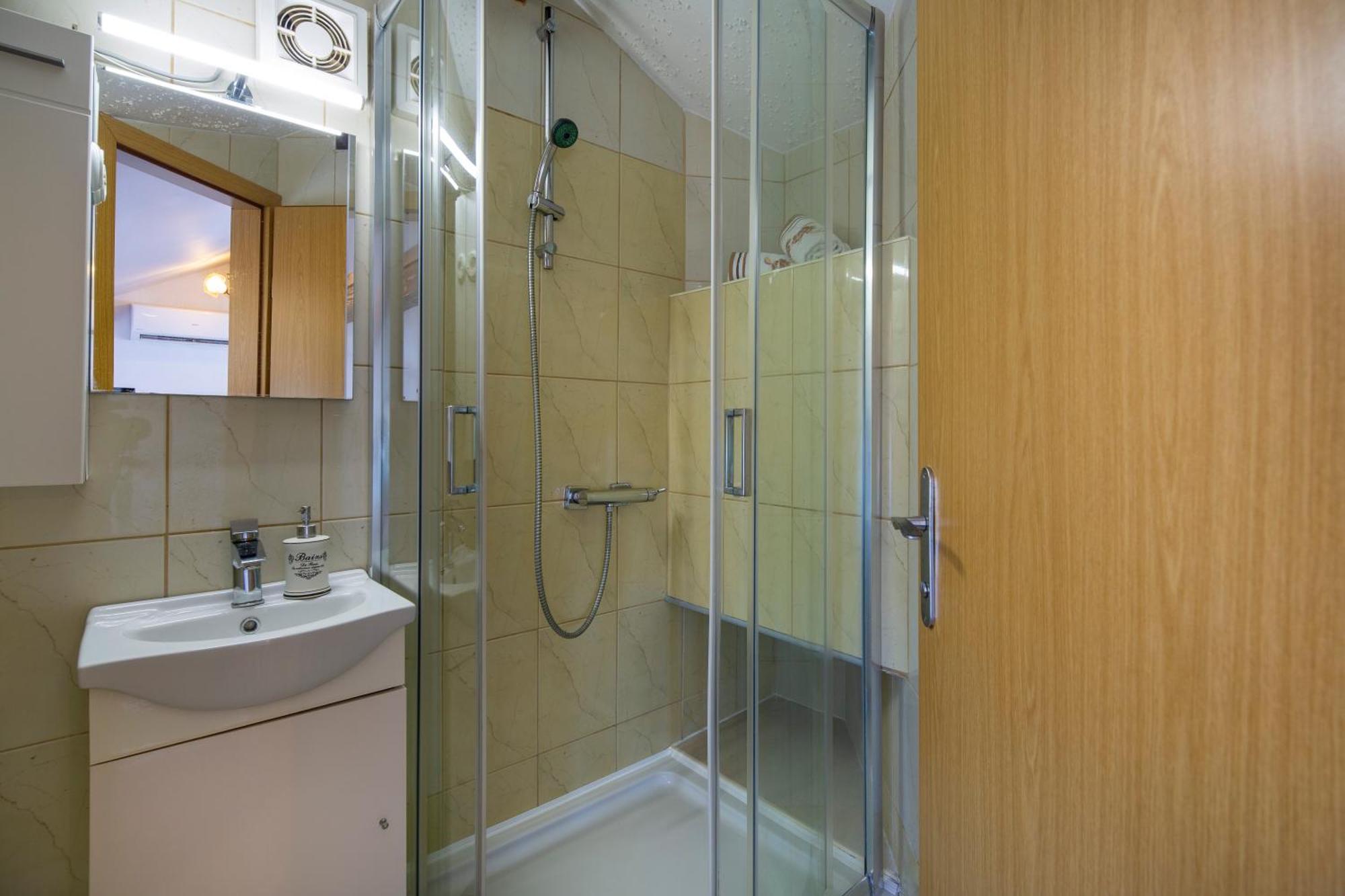 Apartman Viki Stinjan Pula Exterior foto
