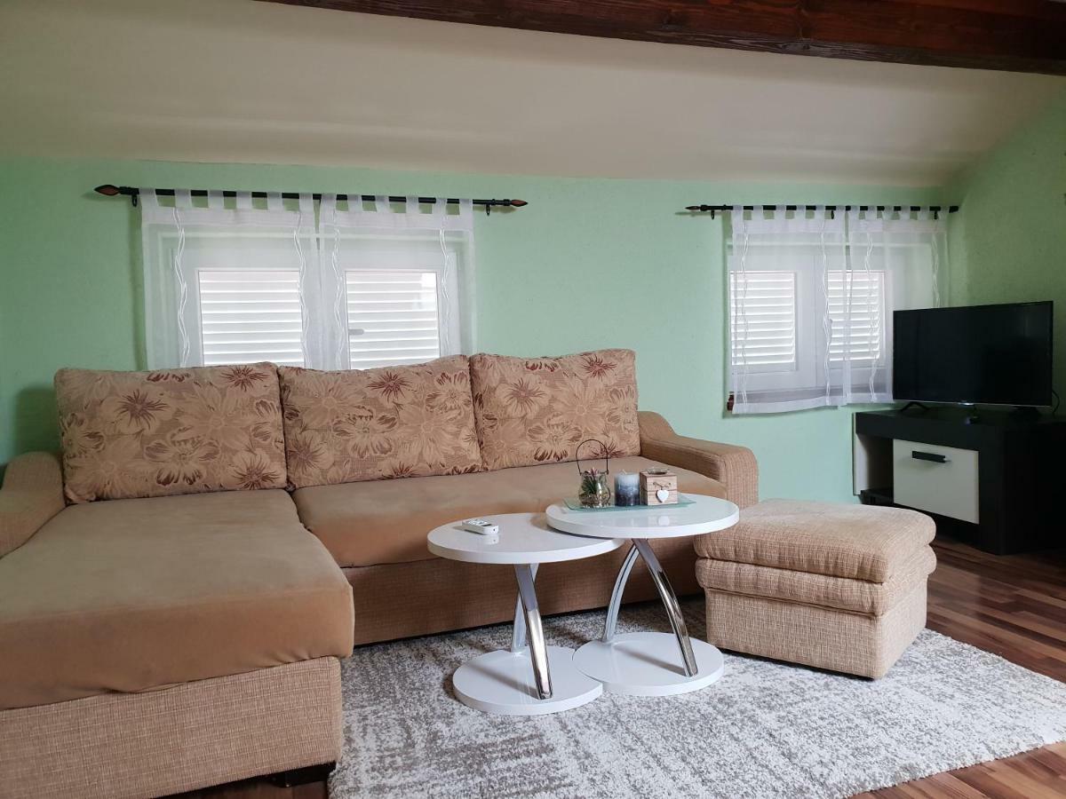 Apartman Viki Stinjan Pula Exterior foto