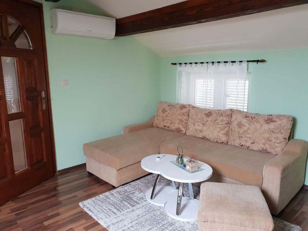 Apartman Viki Stinjan Pula Exterior foto