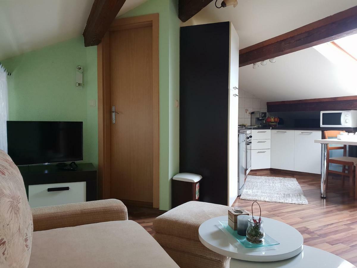 Apartman Viki Stinjan Pula Exterior foto